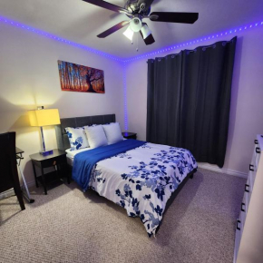 Emerald Staycation Suite with Shared Kitchen and Washroom